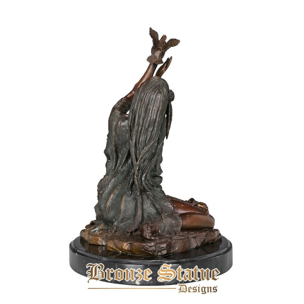 Indisches Mädchen gibt Taubenstatue aus Bronze Hoffnung auf Frieden und glückliche nordische weibliche Skulpturfigur für Dekor-Souvenir frei