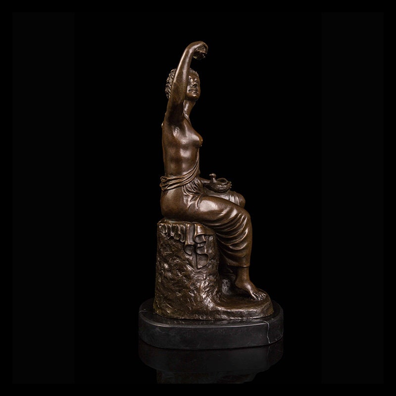 Schöne Frauen mit Vögeln | Bronzestatue | Antike Skulptur