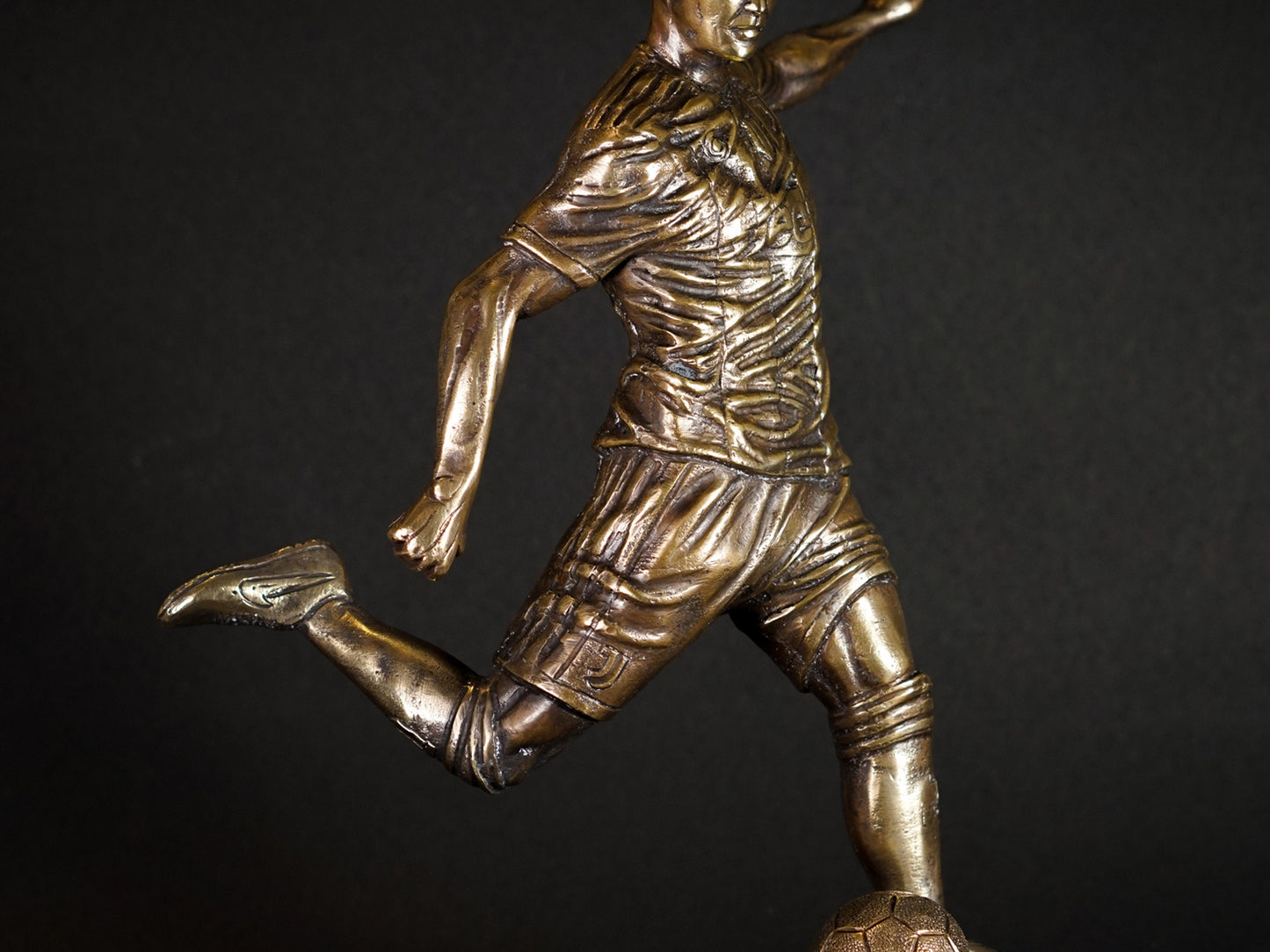 Ronaldo Bronze Statue | Juventus Football Statue | Ronaldo Merchandise | Ronaldo #7 | Ronaldo Figurine