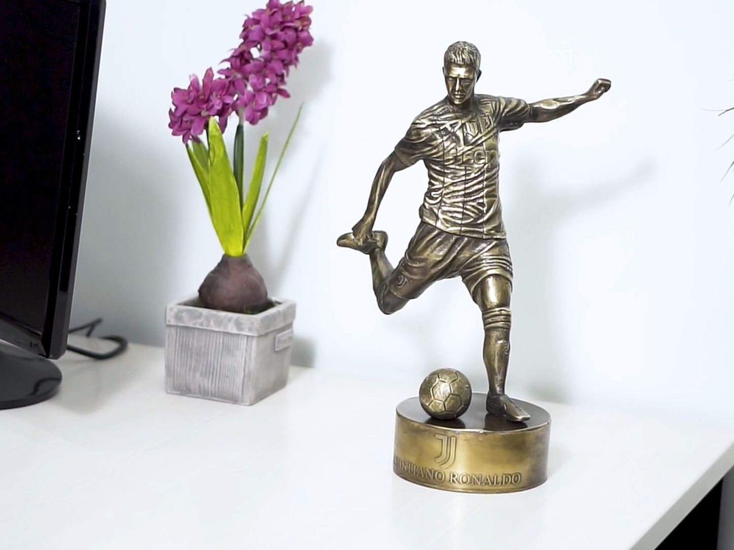 Ronaldo Bronze Statue | Juventus Football Statue | Ronaldo Merchandise | Ronaldo #7 | Ronaldo Figurine